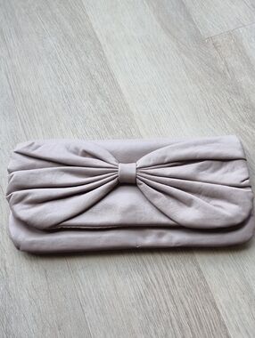 Elegant Bow Accent Women’s Clutch - Light Taupe